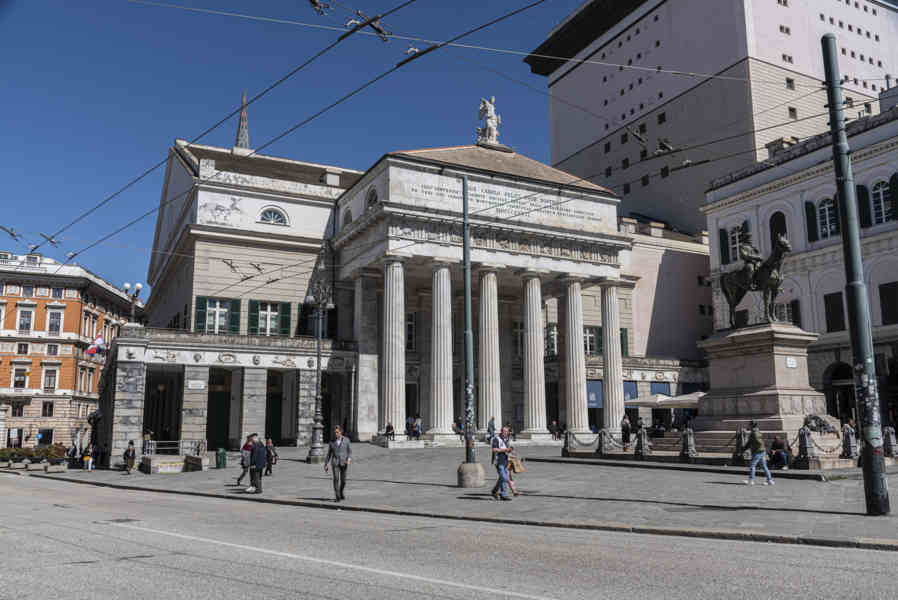 Italia - Génova 027 - teatro Carlo Felice.jpg